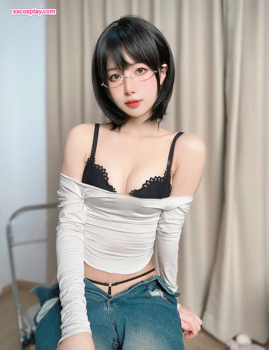 Buding Dafa: Sultry Ripped Jeans